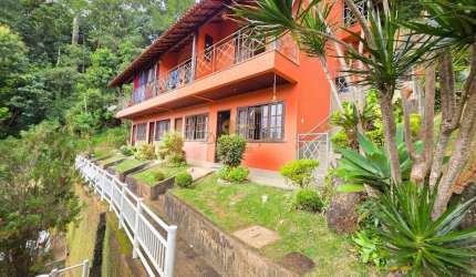 Casa em Condomínio para Venda em Teresópolis, Iucas, 3 dormitórios, 1 suíte, 2 banheiros, 1 vaga