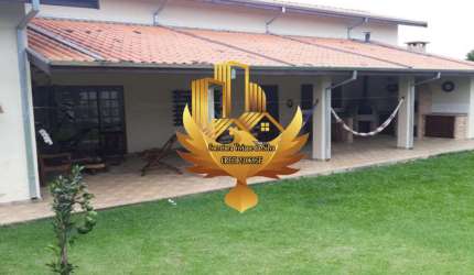 Casa à venda em Taubaté-SP: 3 quartos, 1 suíte, 1 sala, 3 banheiros, 6 vagas de garagem, 240m² - Imperdível!
