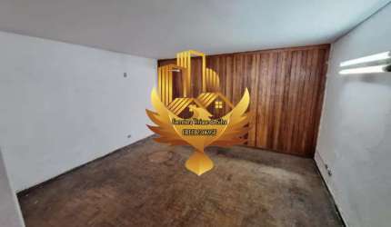 Casa à venda no Centro de Taubaté-SP: 4 quartos, 2 salas, 5 banheiros, 2 vagas de garagem, 180,00 m² de área.