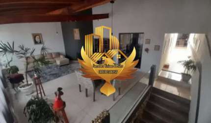 Casa Ampla, Arejada e Boa Localização. Oportunidade Única !!