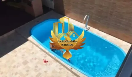 Casa em excelente estado e com enorme área de lazer. Oportunidade Única !!