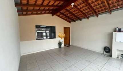 Casa à venda em Taubaté-SP, bairro Caixa D'água: 2 quartos, 1 suíte, 1 sala, 2 banheiros, 2 vagas de garagem, 100m². Venha conhecer!