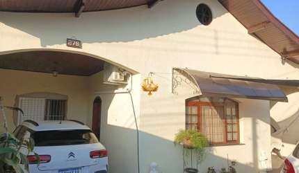 Imperdível Casa à Venda em Taubaté-SP: 4 Quartos, 2 Salas, 3 Banheiros, 3 Vagas de Garagem no Jardim Independência!