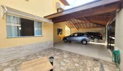 Imperdível oportunidade: Casa para venda em Taubaté-SP, Campos Elíseos, 3 quartos, 1 suíte, 2 salas, 3 banheiros, 4 vagas, 310m².