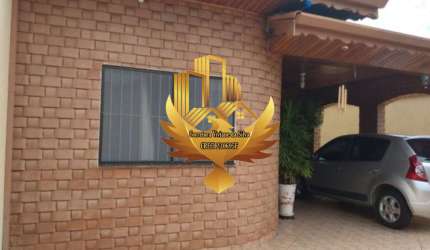 Imóvel de alto padrão à venda em Taubaté-SP: Casa no Jardim Gurilândia com 3 quartos, 1 suíte, 1 sala, 1 banheiro, 5 vagas de garagem e 173 m².
