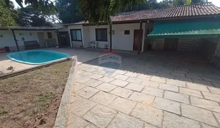 Casa à Venda no Centro da Rasa 200m² de excelência com Piscina, Suíte Master, 2 Quartos, +1 Suíte, Paisagismo, 700m da Praia, 5 Vagas.