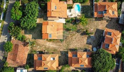 À venda: 7 casas em terreno com mais de 3.000 m², oportunidade única próximo à Praia de Manguinhos, Búzios!