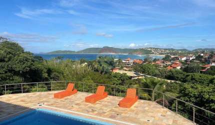 Exclusividade em Geribá: Casa de Alto Padrão com Vista Mar e Estrutura Completa para Aluguel Anual