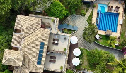 À Venda: Casa de Alto Padrão com Piscina na Ferradura – Armação dos Búzios