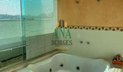 Belíssima Casa com 3 Andares a Venda na Granja Olga