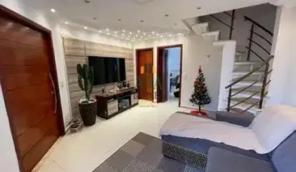 Sobrado localizado na zona Oeste