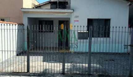 Casa  em ótima localização lugar prevelegiado, perto de padaria,mercado escola etc