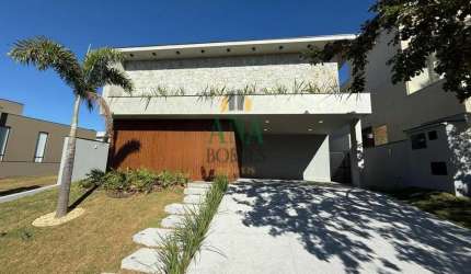 Casa com 3 suítes em condomínio