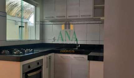 Linda Casa Térrea em Condomínio