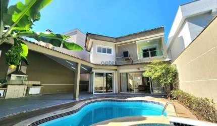 Casa de Alto Padrão 3 suítes, 4 vagas e Piscina  à Venda no condomínio Forest Hills no bairro Anchieta