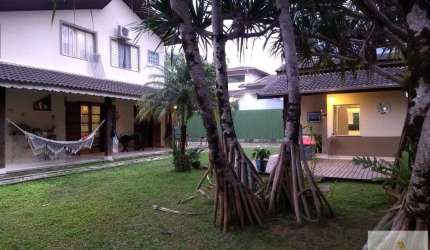 Casa Sobrado Alto Padrão com 04 quartos suítes em Ubatuba