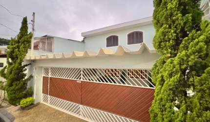 Sensacional sobrado para venda com 3 quartos, sendo 1 suíte, 300m²
