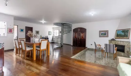Excelente sobrado para venda com 4 quartos, sendo 2 suítes, 365m²