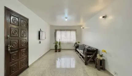Confortável casa tipo para venda com 3 quartos, sendo 1 suíte, 113m²