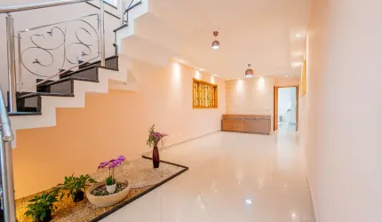 Atraente casa tipo para venda com 4 quartos, sendo 1 suíte, 195m²