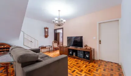 Atraente casa tipo para venda com 3 quartos, sendo 1 suíte, 180m²