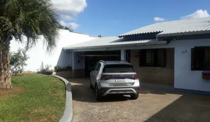 Vendo Ótima Casa Com Piscina na Cecília - Viamão