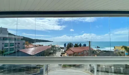 Apartamento de frente para a Av. principal de Bombas com linda vista para o mar