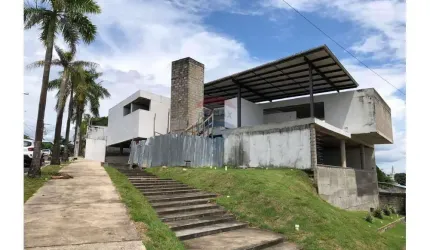 Prédio comercial com 402 m² disponível para aluguel e localizado no bairro Compensa