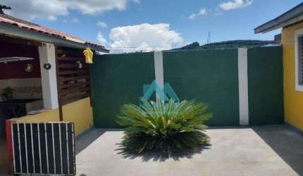 Excelente casa, quintal grande, quarto nos fundos com banheiro, no Centro, Cozinha planejada