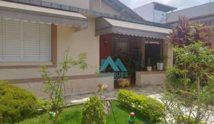 Linda Casa a venda em excelente localização