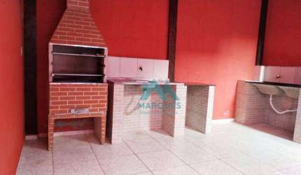 Linda Casa com Garagem coberta e churrasqueira no quintal