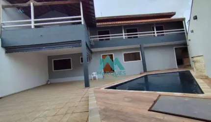 Sobrado excelente em bairro próximo a Dutra, supermercados, escolas, farmácias e apenas 7 minutos do Centro
