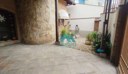 Linda casa, com localização privilegiada