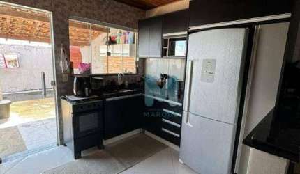 Casa de oportunidade com cozinha planejada