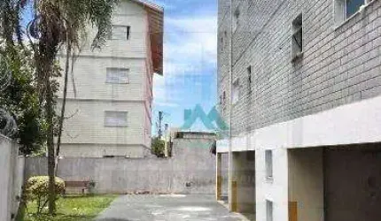 Apartamento muito bem localizado com suíte e Garagem coberta