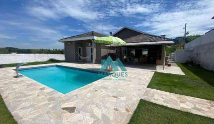 Linda Casa em condomínio Alto padrão, terreno possui 1.200m²