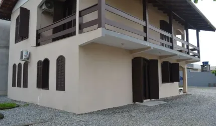 Sobrado Quadra Mar em Navegantes