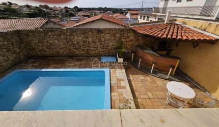 Casa com 3 quartos para alugar na Avenida Esther Moretzshon Camargo, 296, Parque São Quirino, Campinas, 256 m2 por R$ 4.500