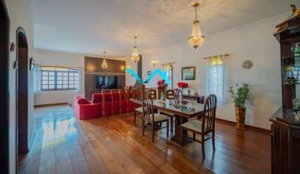 Linda casa de 383m² com 5 dormitórios, quintal e churrasqueira à venda no City Bussocaba