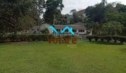 Casa à Venda em Itapevi-SP em terreno de 3.812 m² : 4 quartos, 4 suítes, 4 salas, 5 banheiros, 3 vagas de garagem, 349,35 m de área útil. ² (PL)