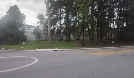 Terreno de Esquina com 810m², plano no Residencial 2 em Alphaville