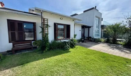 Casa a 100m do mar com piscina, excelente localização