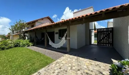 Casa a 50 metros da praia, ótima localização