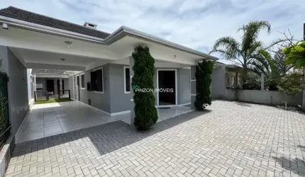 Casa com piscina próxima da praia em Atlântida Sul