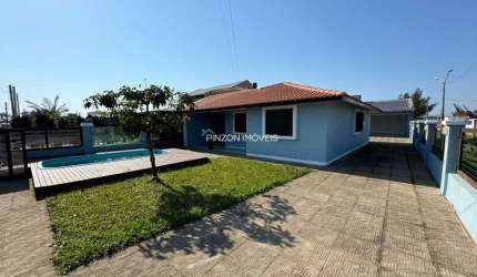 Casa com piscina em Xangri-lá