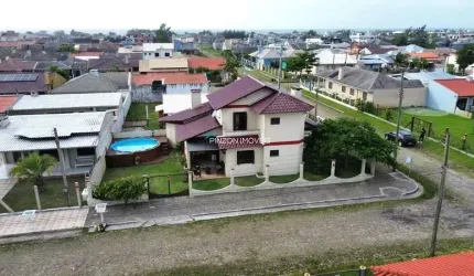 Sobrado próximo da praia em Atlântida Sul