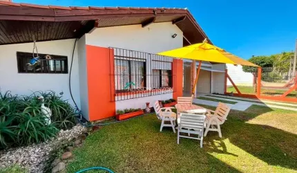 Casa a 400m do mar em Atlântida Sul.