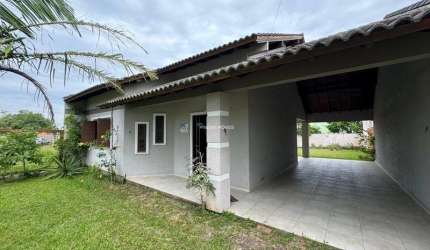 Excelente casa em Atlântida Sul.