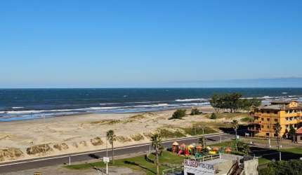 APARTAMENTO SEMIMOBILIADO A 30 METROS DO MAR