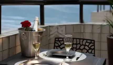 Cobertura Duplex à venda vista mar 2 suítes e hidro no Maracanã Praia Grande-SP